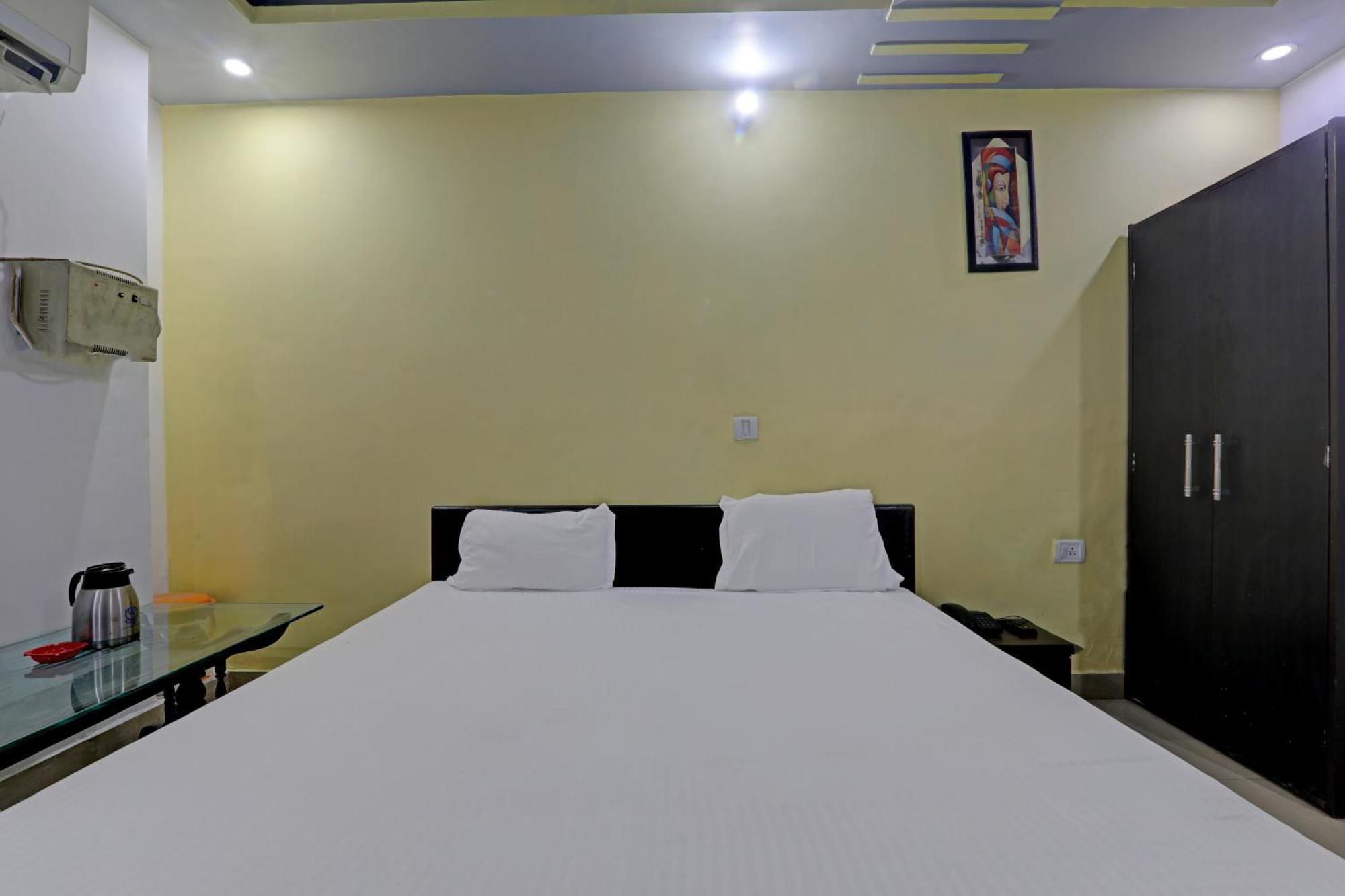 Hotel O Sri Krishna Palace Lucknow